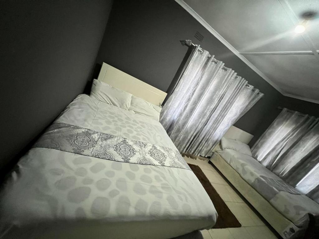 Golden Bamboo Hotel Nyanda Екстериор снимка