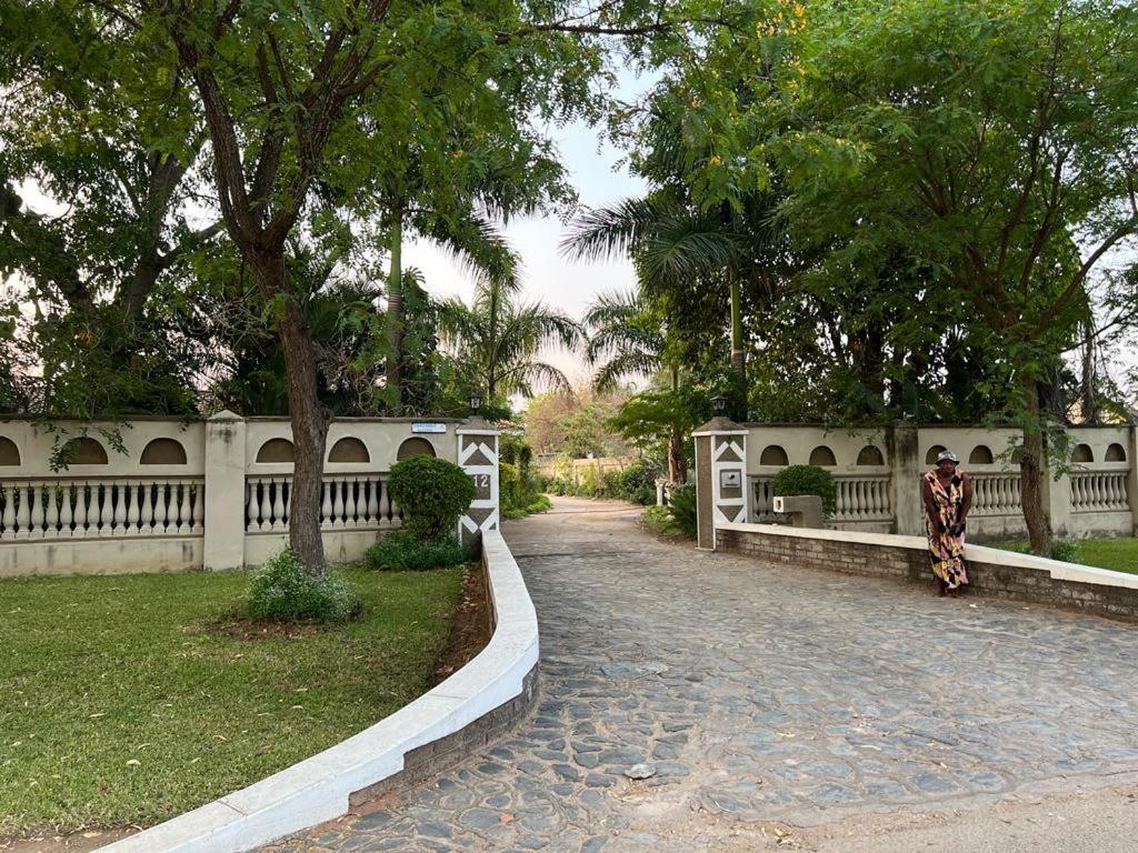 Golden Bamboo Hotel Nyanda Екстериор снимка